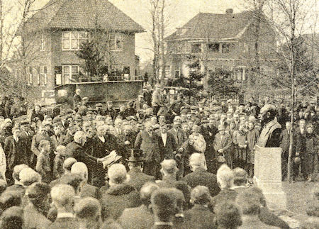 Onthulling borstbeeld Willem Emmens bij de RLWS