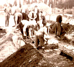 Foto Historisch Emmen Wolfsbergen vondst urn