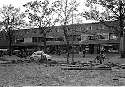 Foto Historisch Emmen Weerdingerstraat winkels