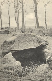 Foto Historisch Emmen Noordeind Langgraf Hunebed D43